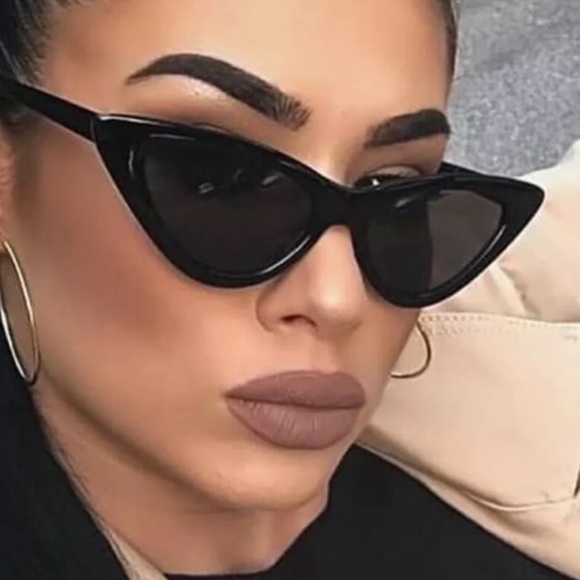 New! Black Cat-eye Sunglasses - Picture 2 of 5